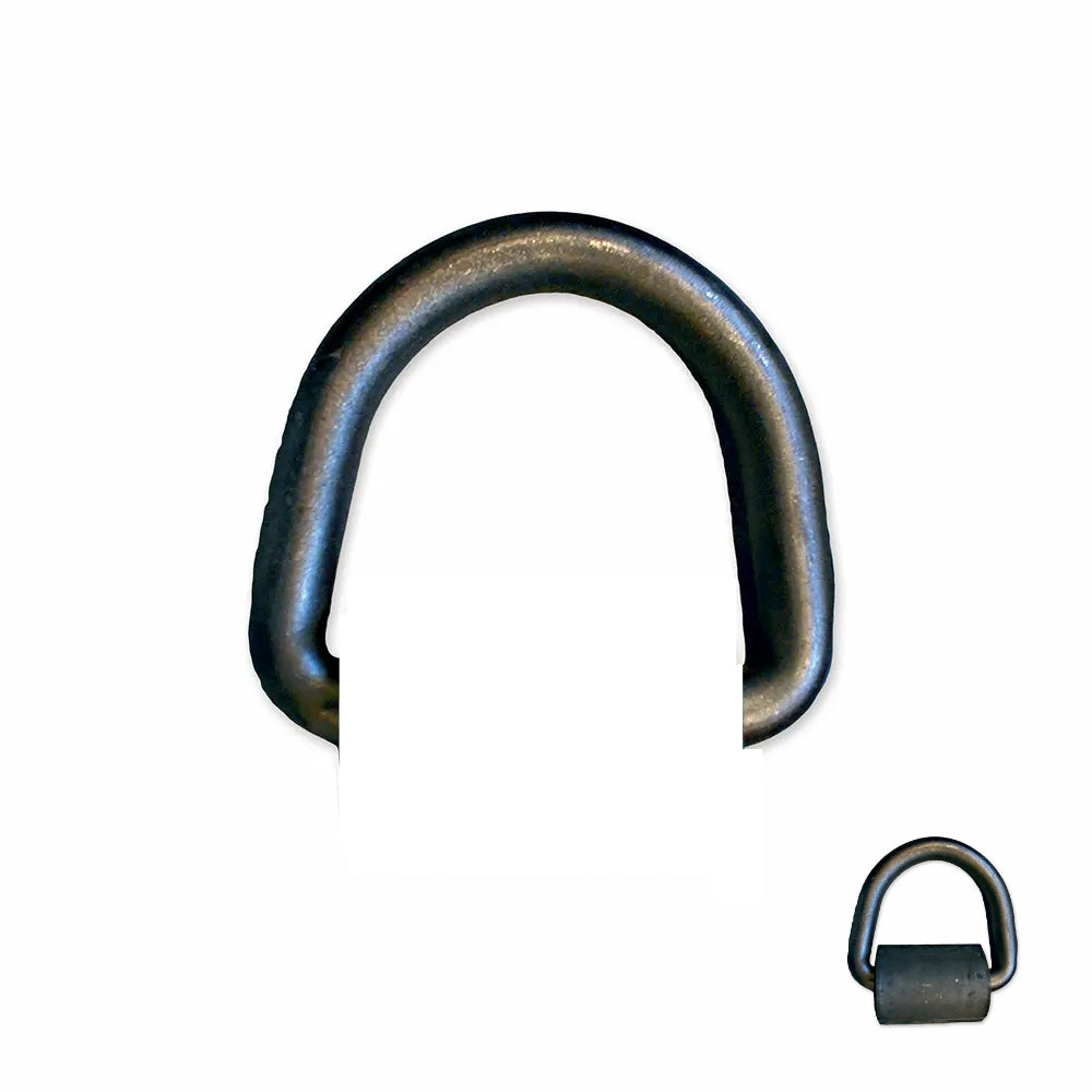 En metal D-ring med buet top og flad bund. En mindre version af ringen ses i hjørnet.