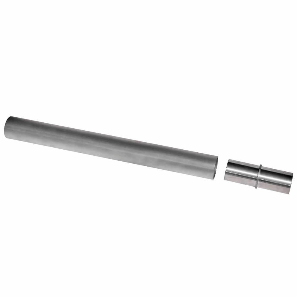 Glat, cylindrisk metalrør med ensartet diameter og mindre forbindelsesstykke ved siden af.
