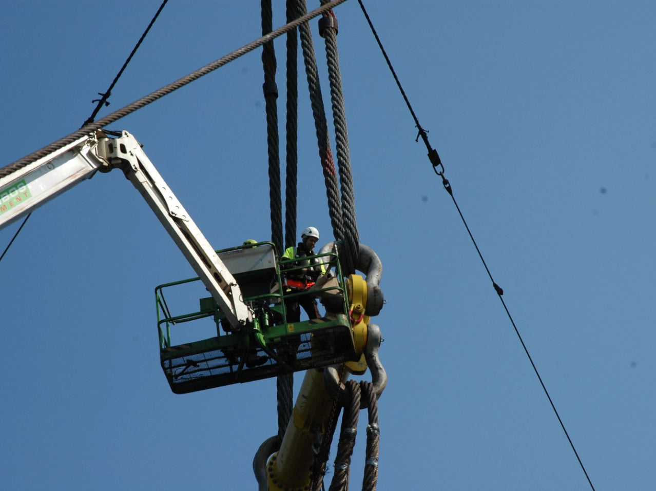 test af 100 meter hoj selvsejlende kran 2