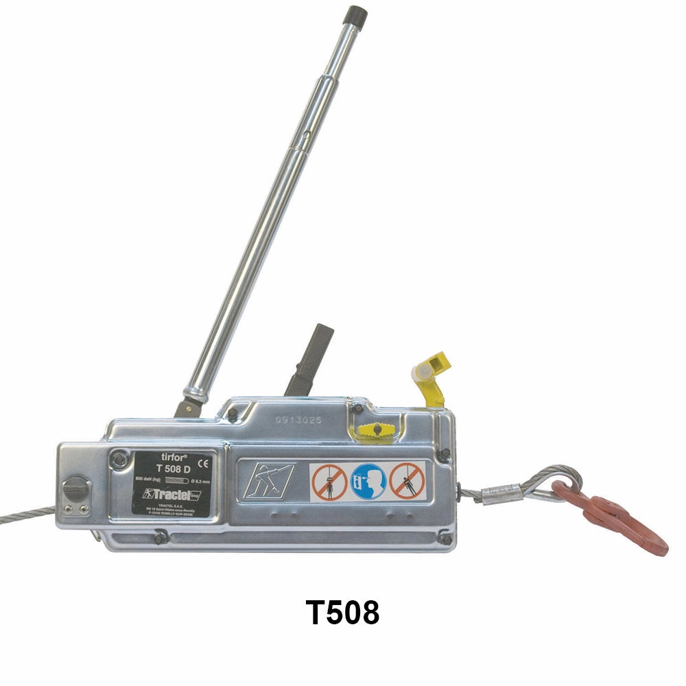 Tirfor Talje T508 med metalramme, fastgjort kabel og sikkerhedsmærker.