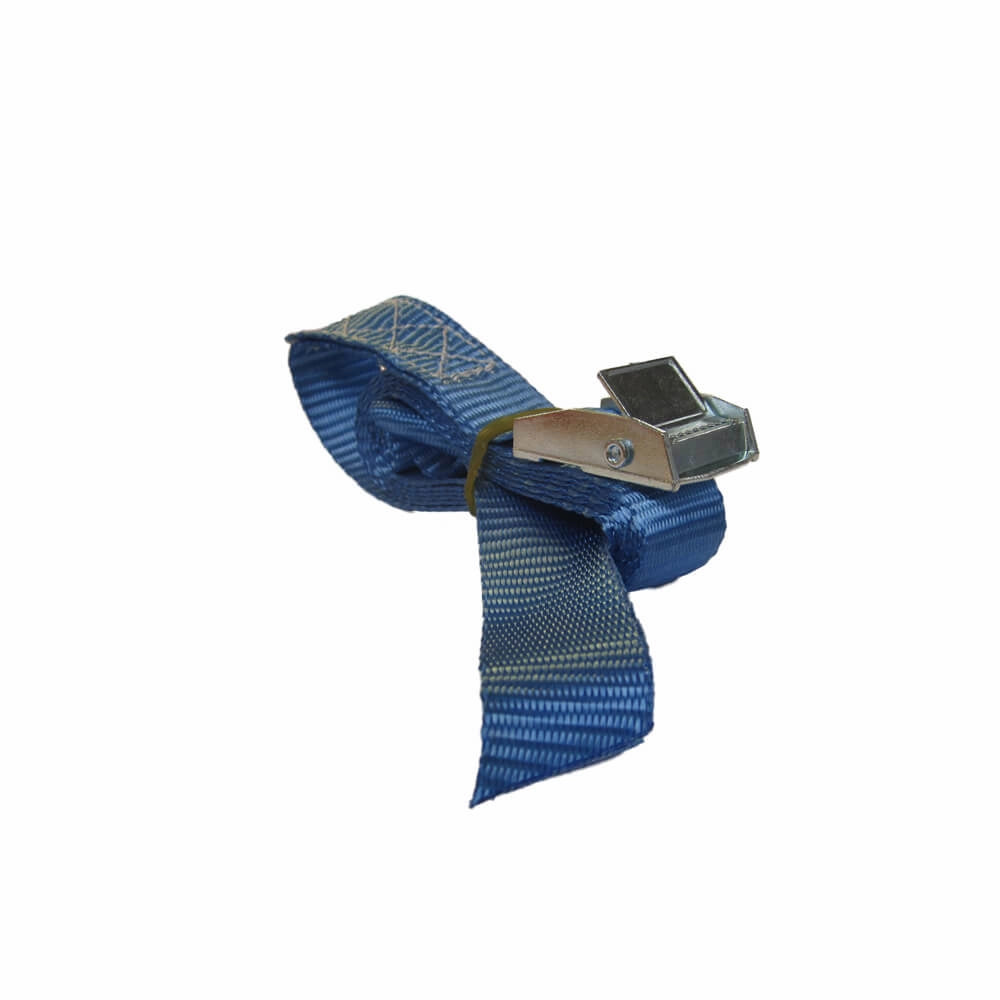 Blå surringsrem med metalspænde og synlige forstærkende syninger.