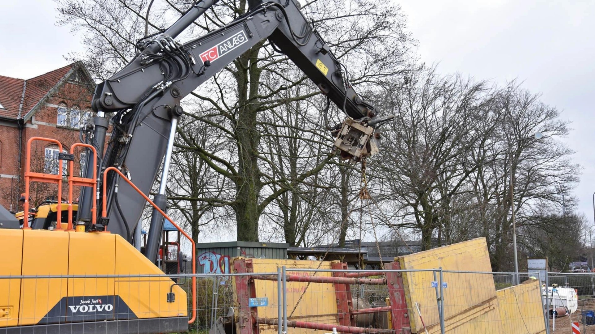 TC anlaeg c gravemaskine case