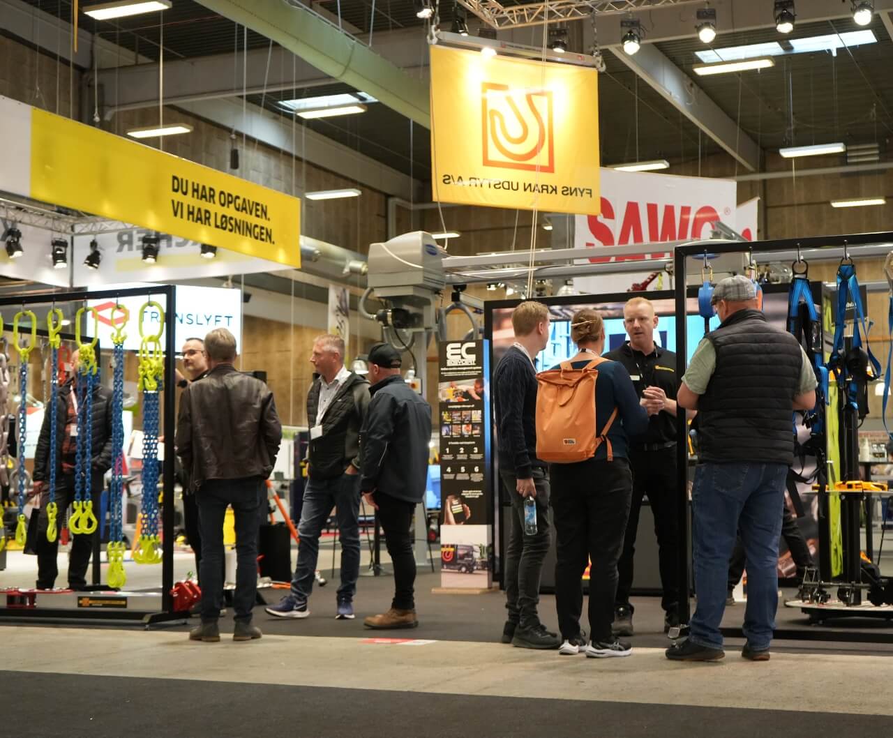 Vi passer på hinanden og løfter i flok fyns kran udstyr