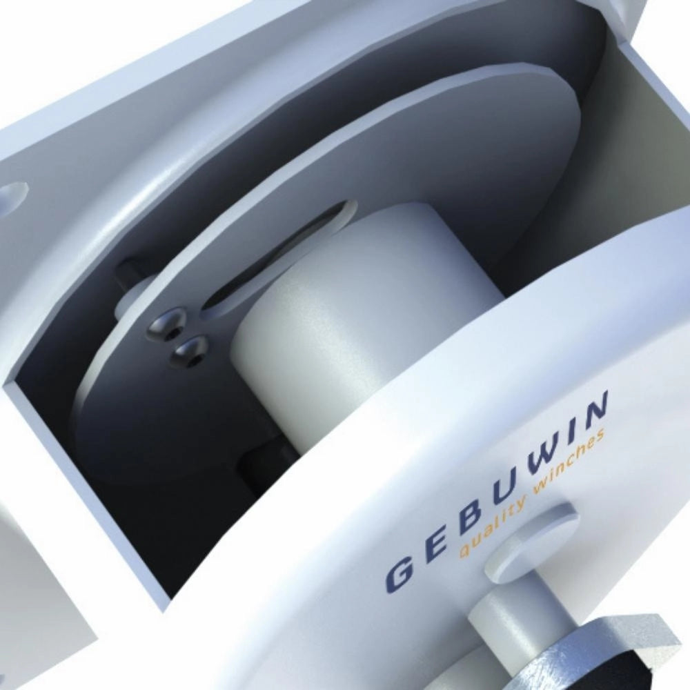 Nærbillede af hvidt vægmonteret spil fra Gebuwin med synligt logo og glat overflade.