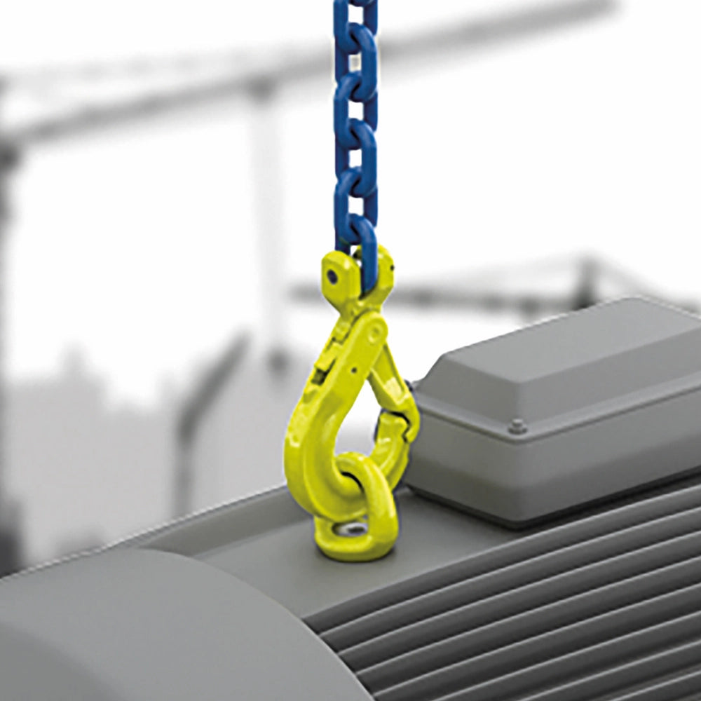 Gul svirvelbolt med blå kæde løfter gråt udstyr. Belastningskapacitet: 16,1 ton.