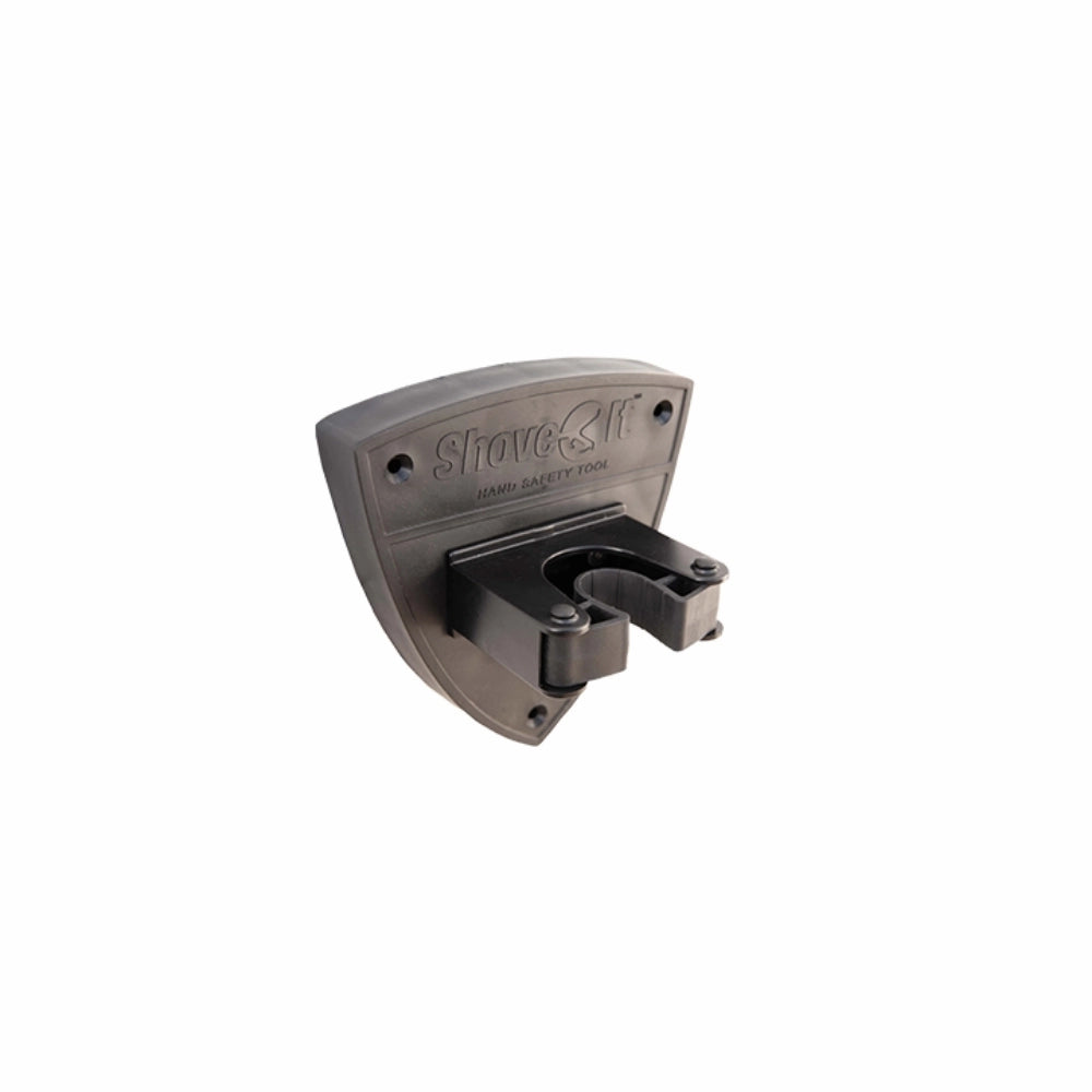Vægmonteret værktøjsholder med tekst "ShoveIt Hand Safety Tool" og synlige monteringshuller.