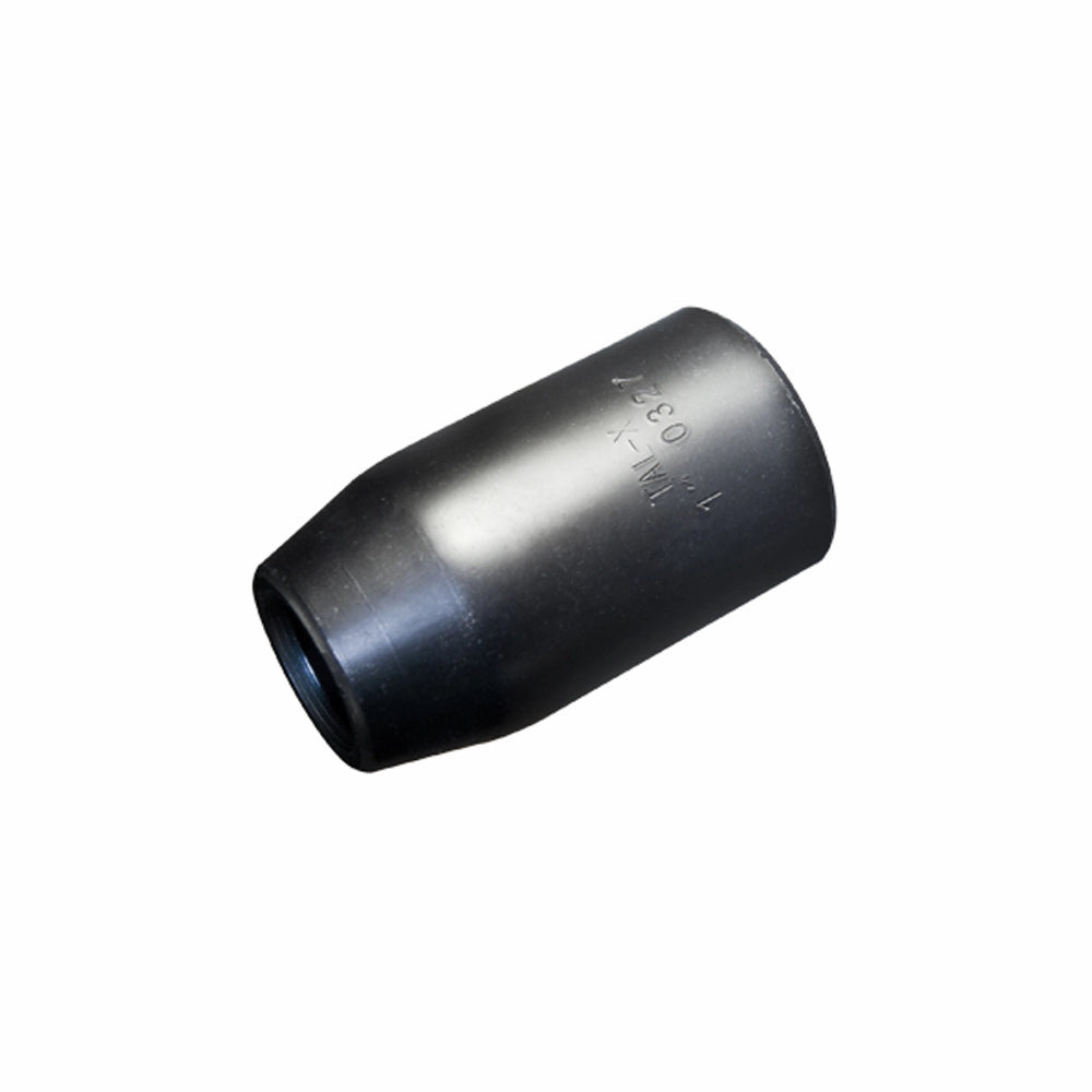 Cylindrisk metaldel med mørk, glat overflade og indgraveret tekst, let tilspidset i den ene ende.