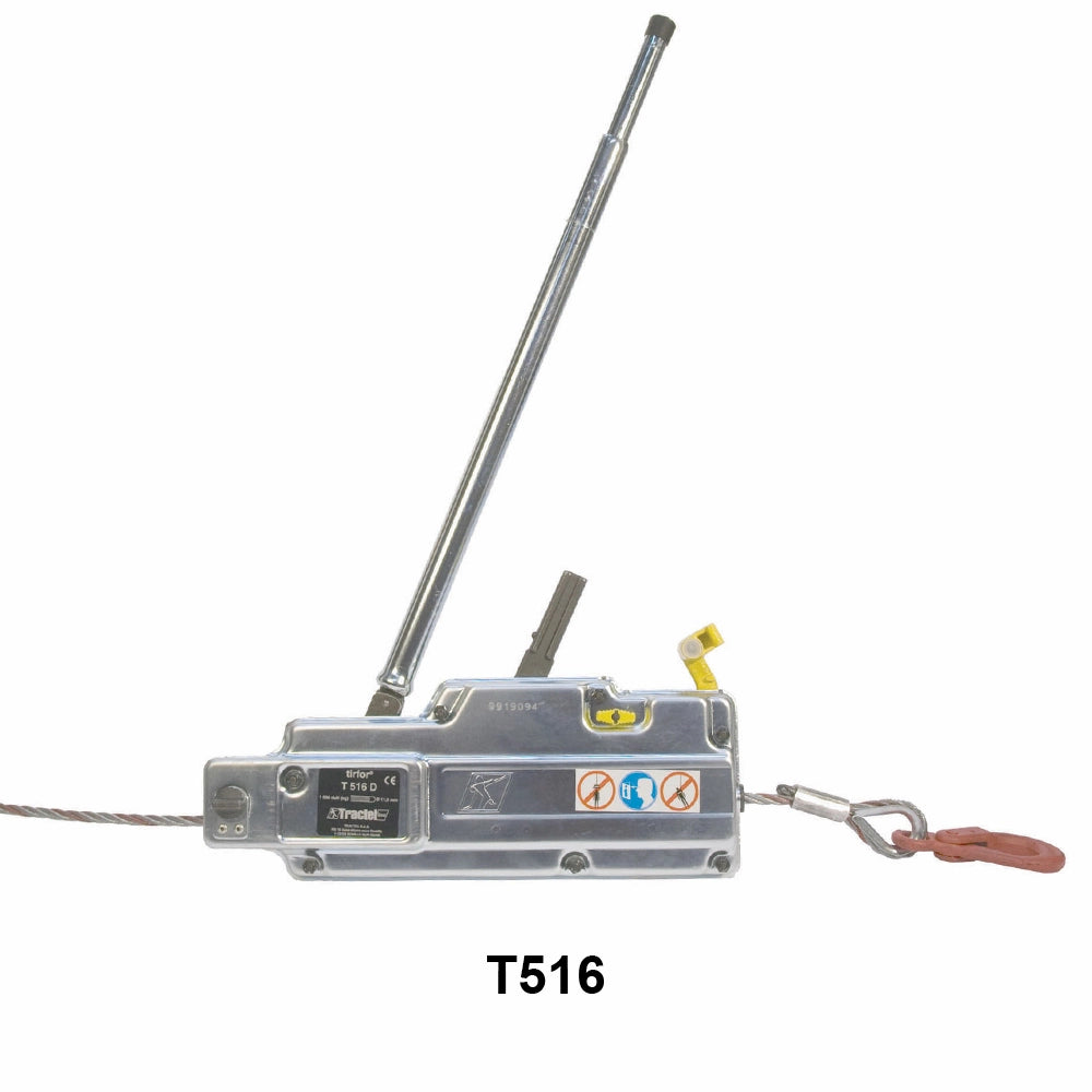 Tirfor Talje T516 med wirekrog, sikkerhedsetiketter og modelnummer synligt.